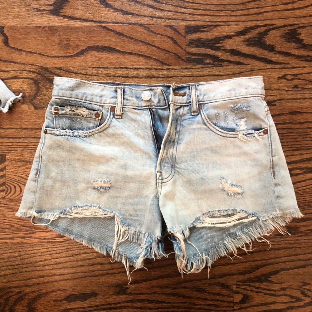NEW BGD Mid rise essential short- light wash